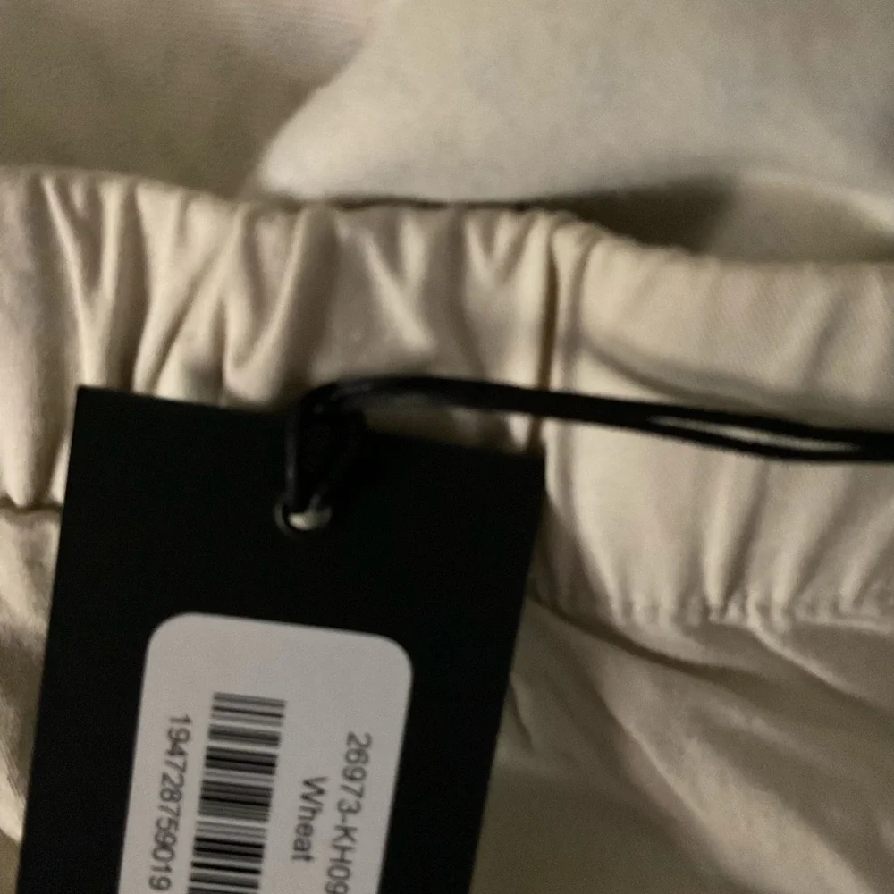 Men’s New XL Short Bonbos Khaki Pants Size Wheat Elastic NWT - Picture 2 of 5